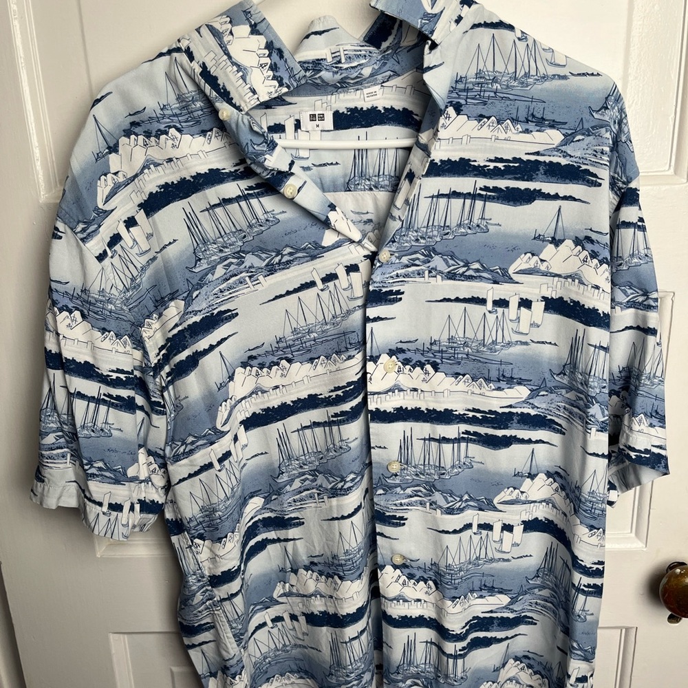 Uniqlo Blue and White Casual Button Down Shirt